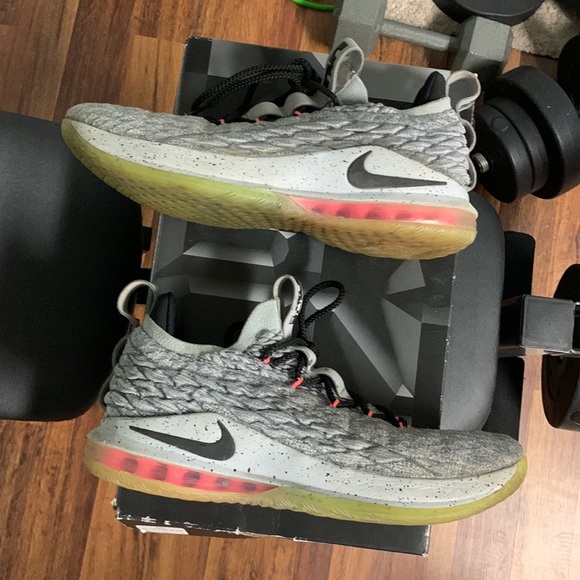 Men’s Nike 2018 Lebron 15 low ‘Melon’ size 11 - Picture 4 of 5